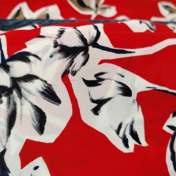 Ivanka Trump Blouse Size XL Red Blue Floral Denim Trim Lightweight - Picture 7 of 7